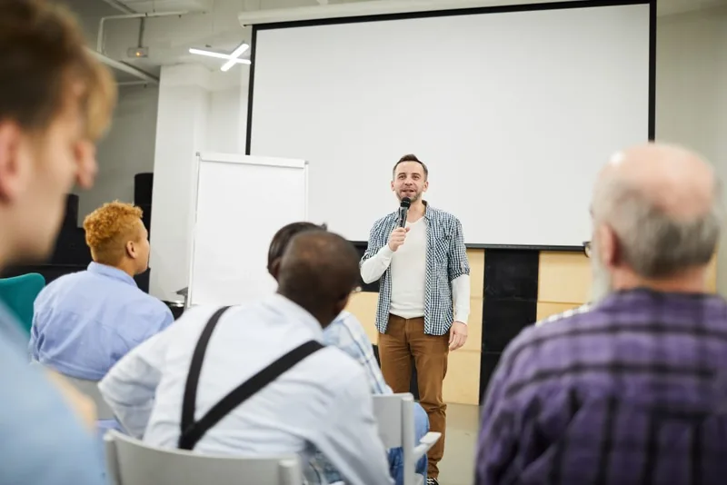 Formation prise de parole en public : 10 conseils pour améliorer vos compétences en matière de prise de parole en public